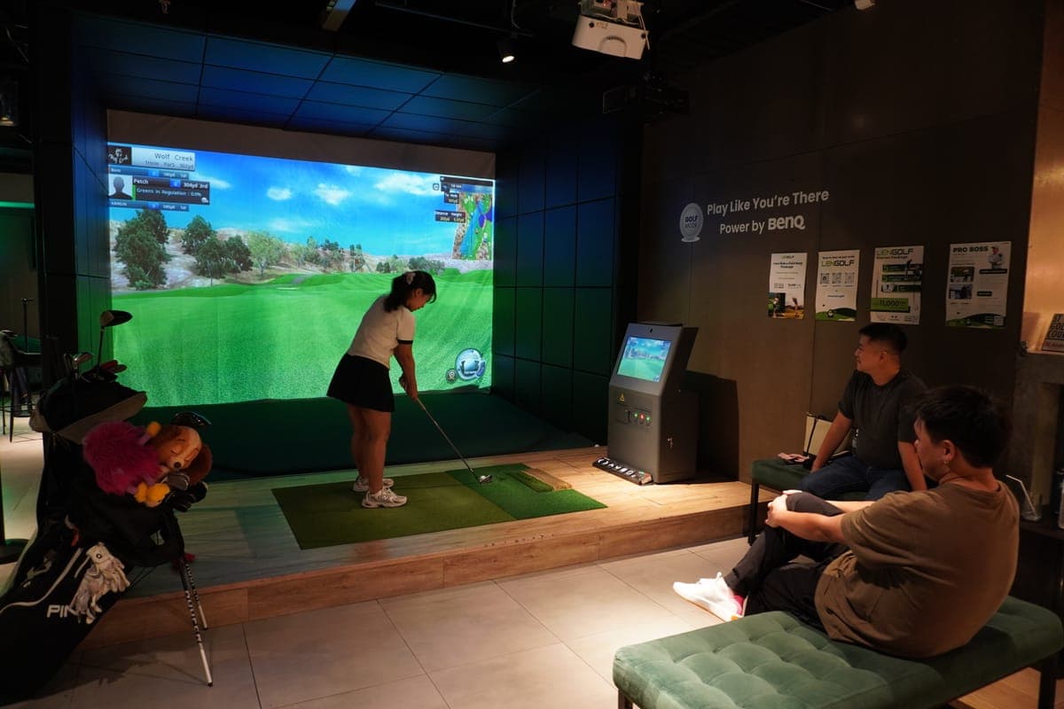 Social Bays at LENGOLF — spacious simulator bays for groups and beginners