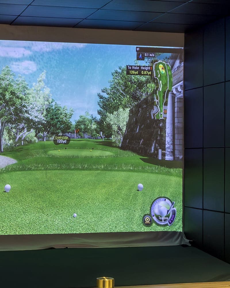 Premium golf club rental at LENGOLF